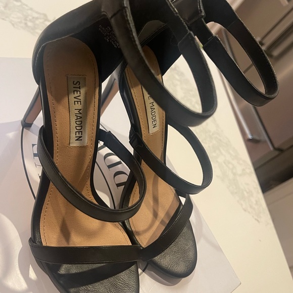 Steve Madden Feel Ya Ankle Strap Classic Pumps in Black - Picture 3 of 5